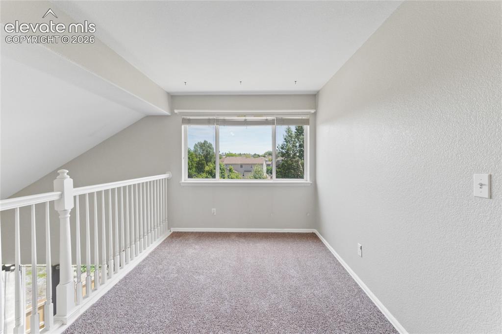 Image 18 of 36: Loft