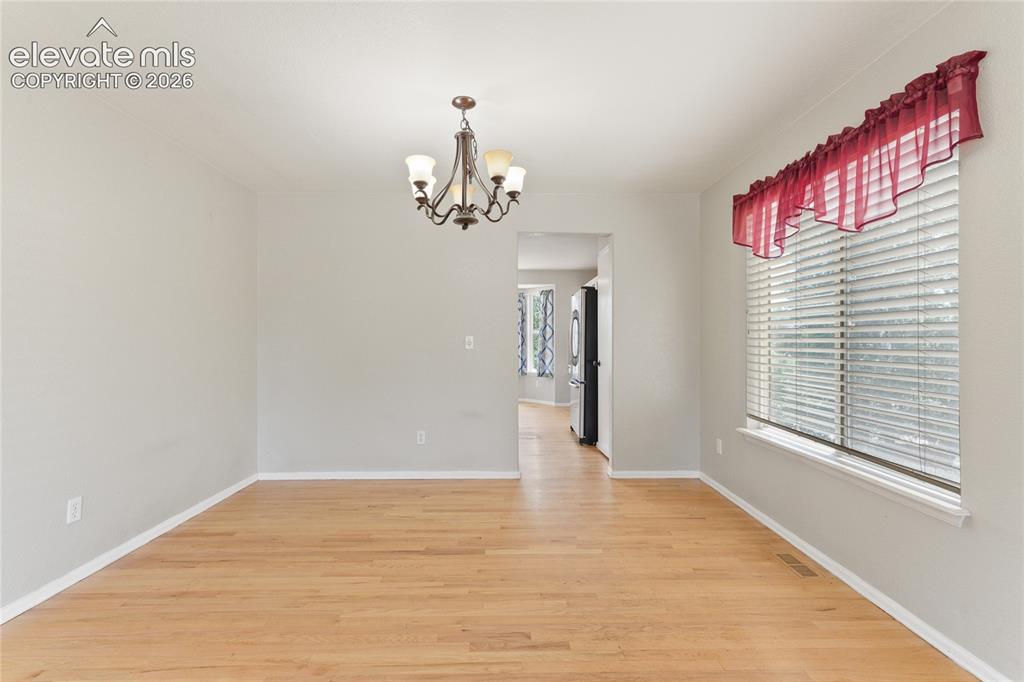 Image 5 of 36: Dining Room
