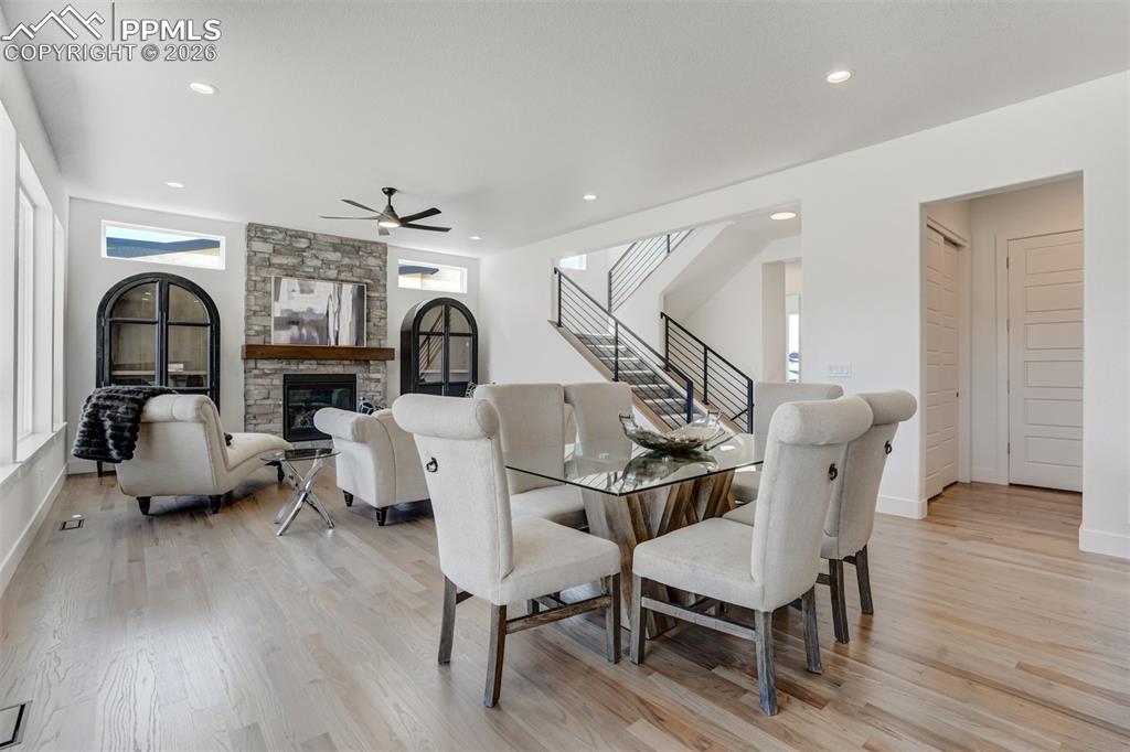 Image 10 of 50: Dining Area