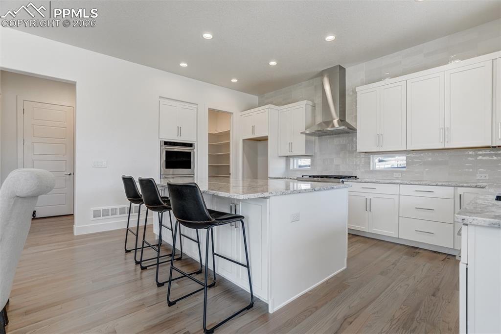 Image 13 of 50: Kitchen