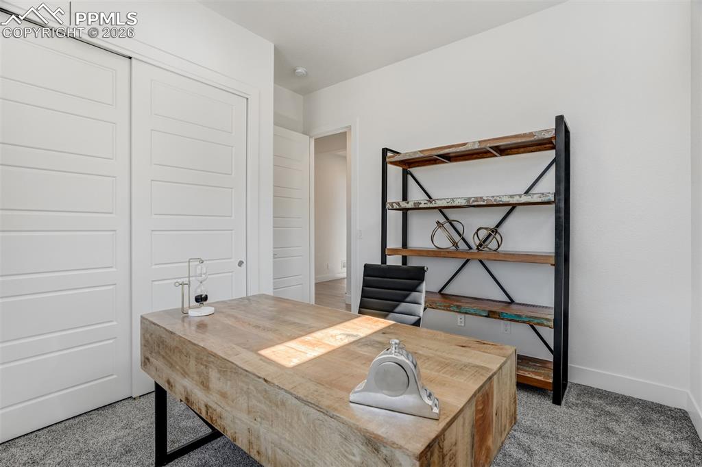 Image 19 of 50: Office