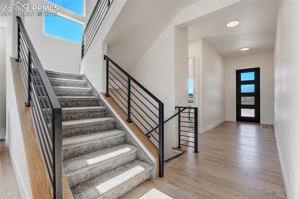 Image 21 of 50: Entry