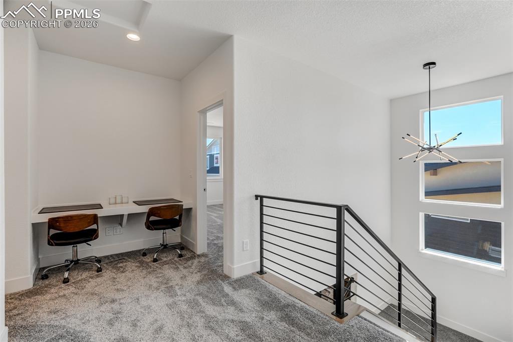 Image 22 of 50: Office