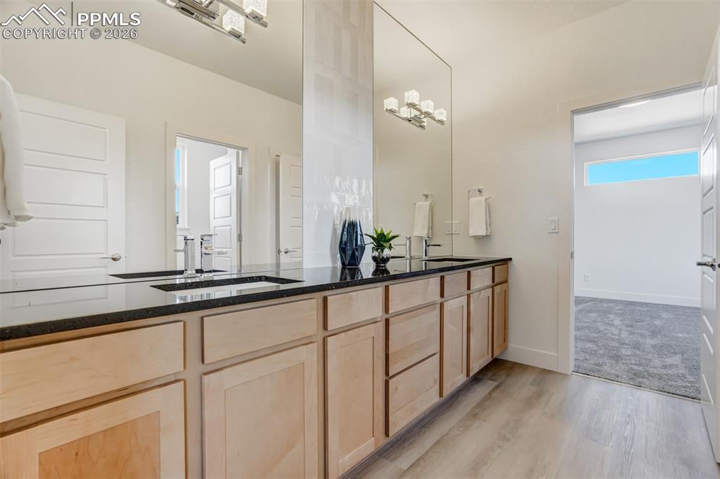 Image 35 of 50: Bathroom