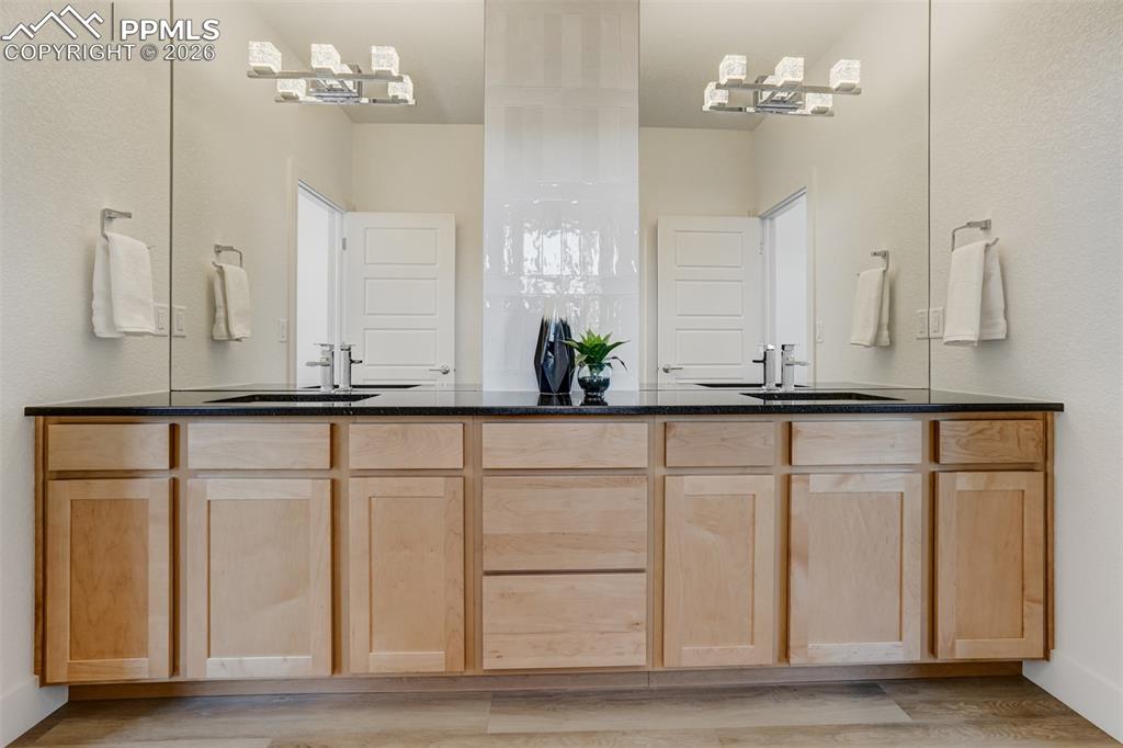 Image 36 of 50: Bathroom