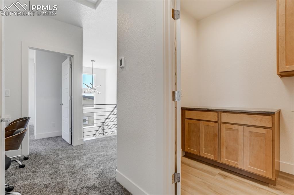 Image 40 of 50: Office