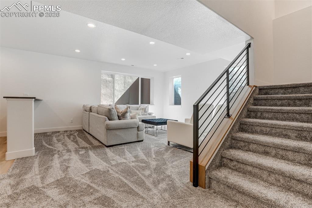 Image 41 of 50: Living Room