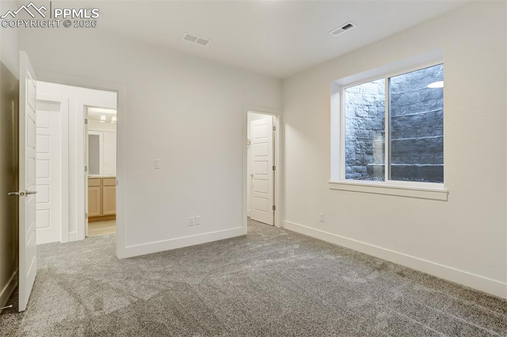 Image 45 of 50: Bedroom