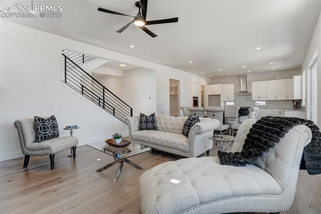 Image 8 of 50: Living Room