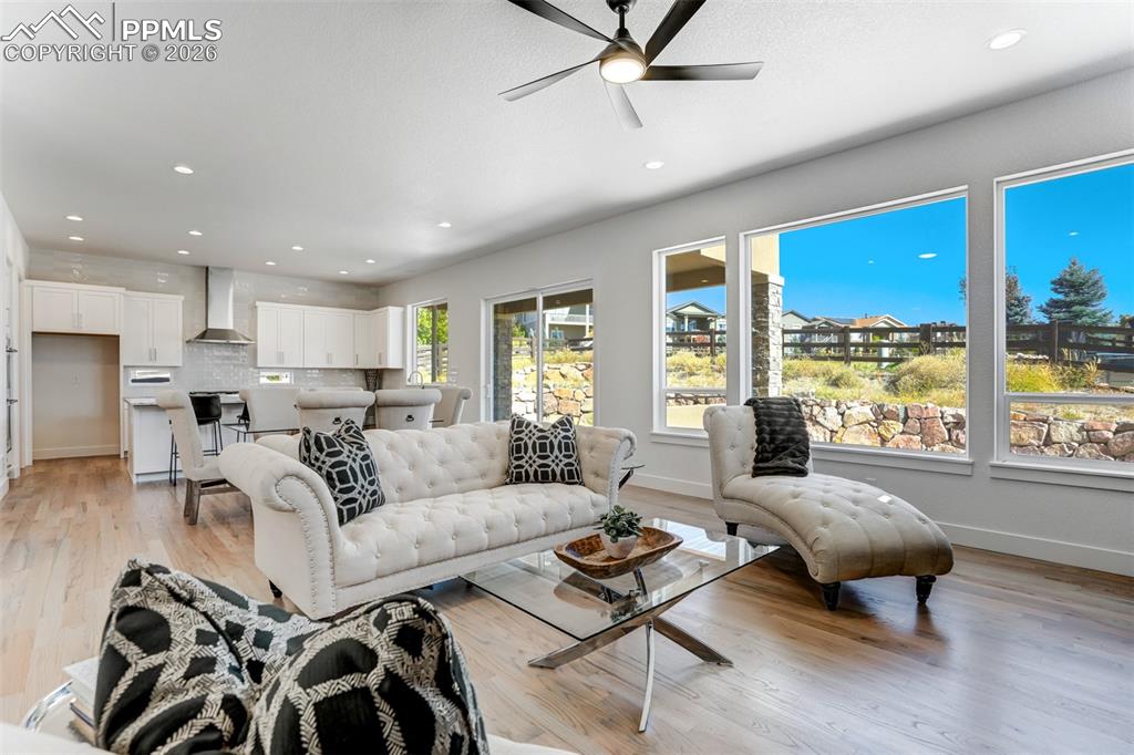 Image 9 of 50: Living Room