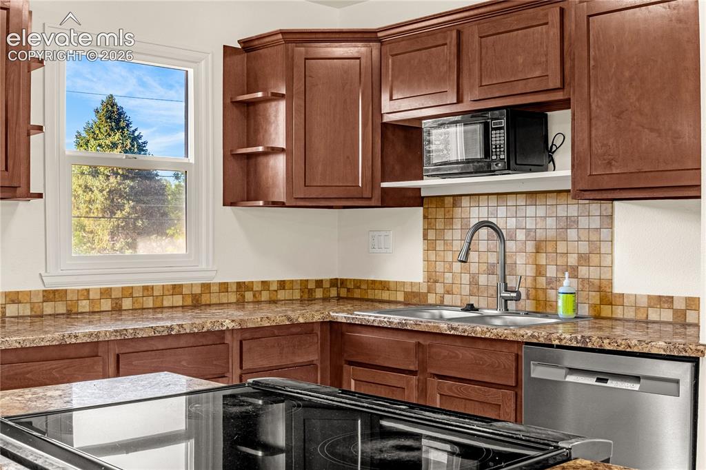 Image 6 of 43: Kitchen
