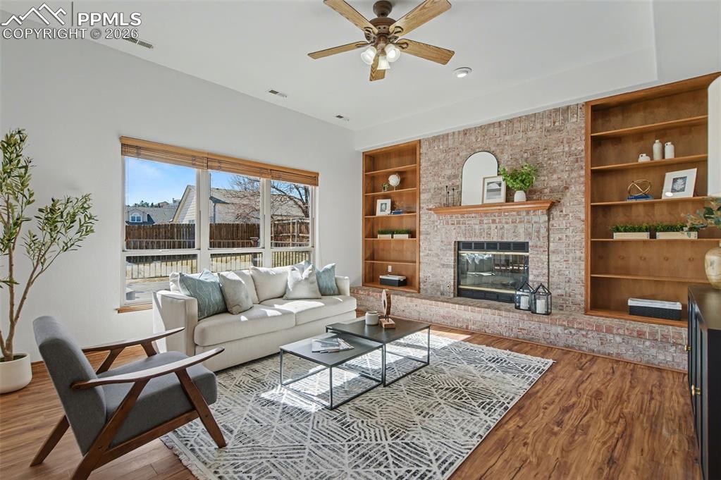 Image 13 of 43: Family Room