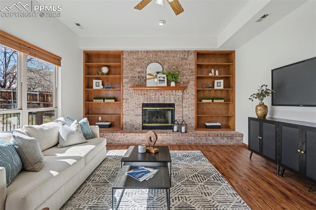 Image 14 of 43: Family Room