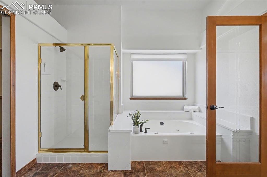 Image 25 of 43: Bathroom