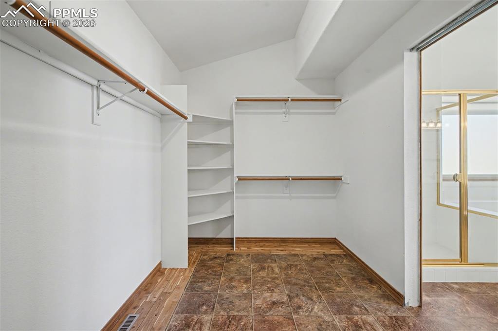 Image 26 of 43: Closet