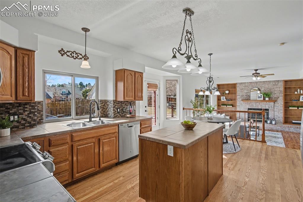 Image 7 of 43: Kitchen