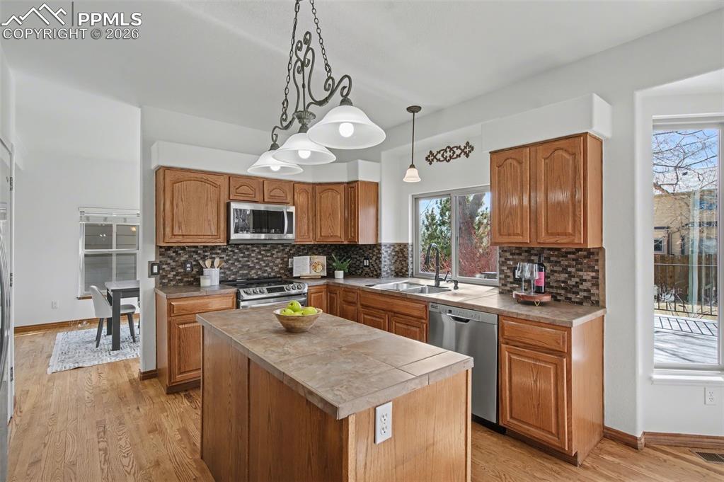 Image 8 of 43: Kitchen