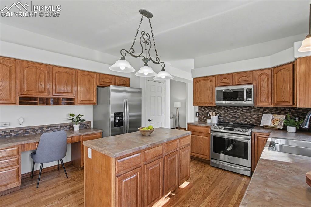 Image 9 of 43: Kitchen
