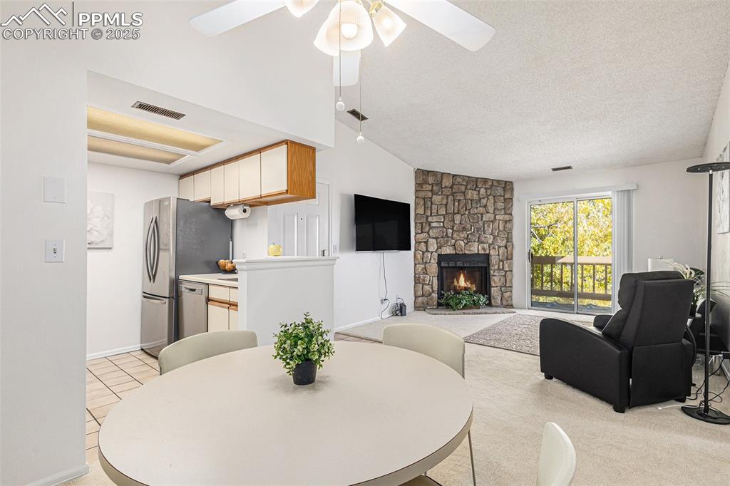 Image 5 of 19: Dining Area