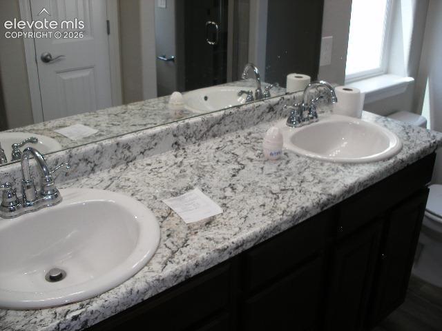 Image 17 of 36: Bathroom