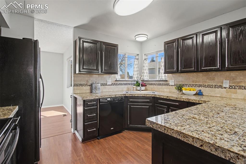 Image 10 of 37: Kitchen