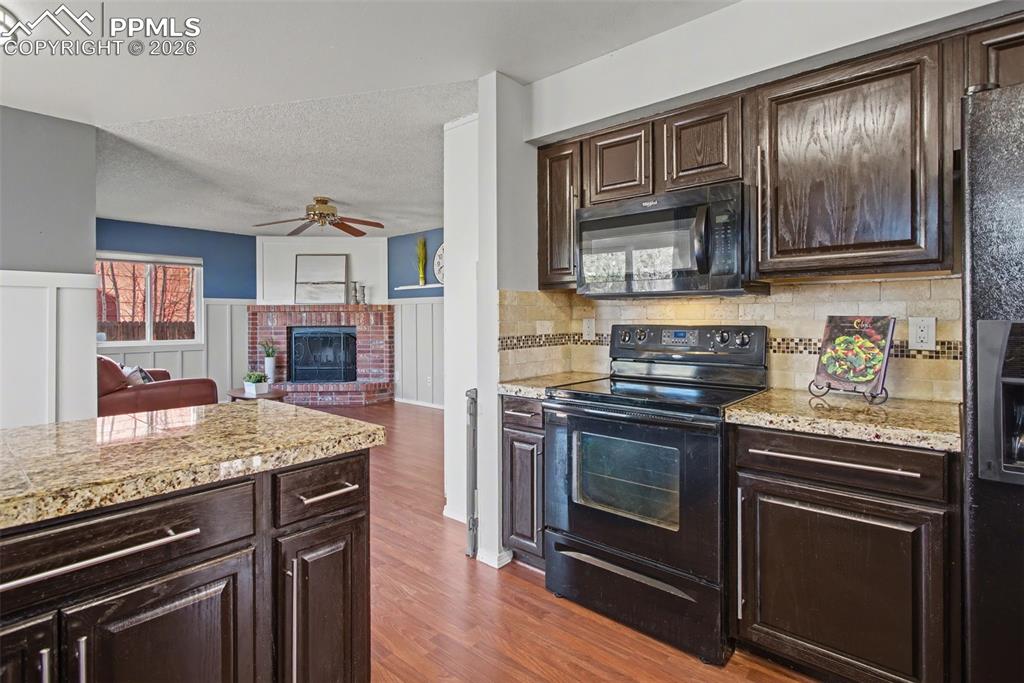 Image 11 of 37: Kitchen