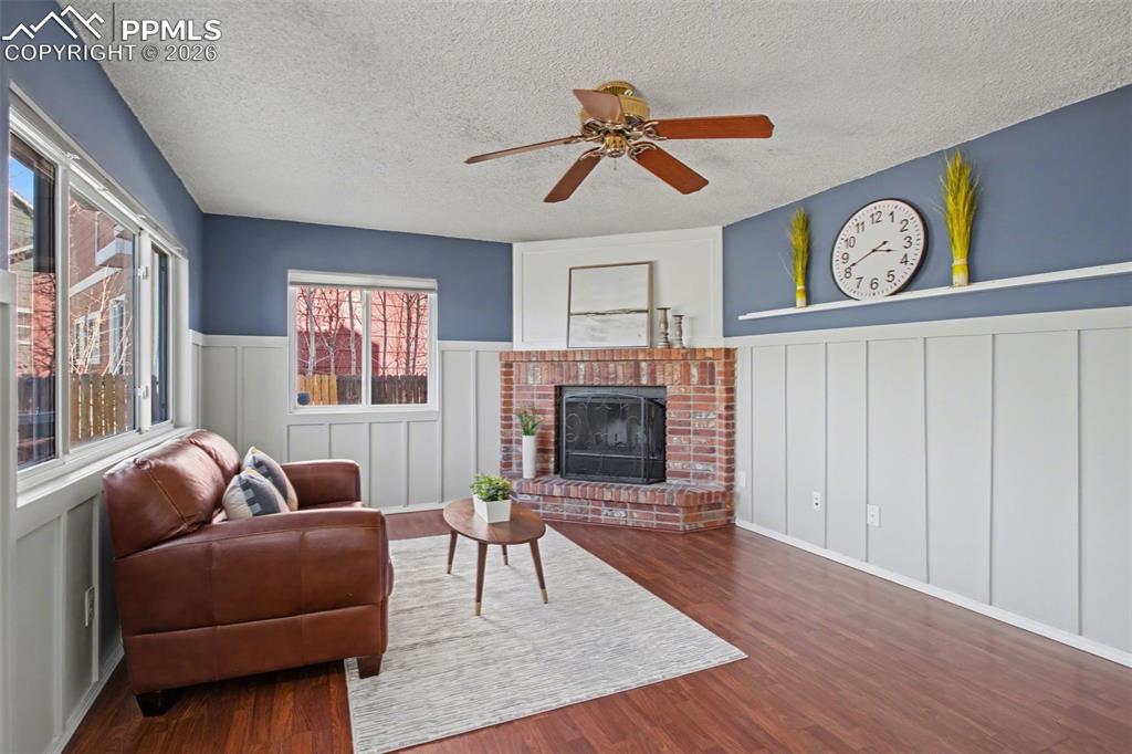 Image 13 of 37: Family Room