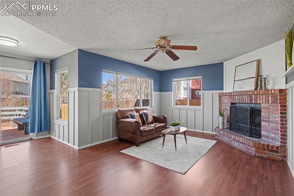 Image 14 of 37: Family Room