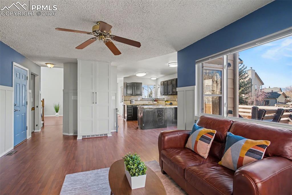 Image 15 of 37: Family Room