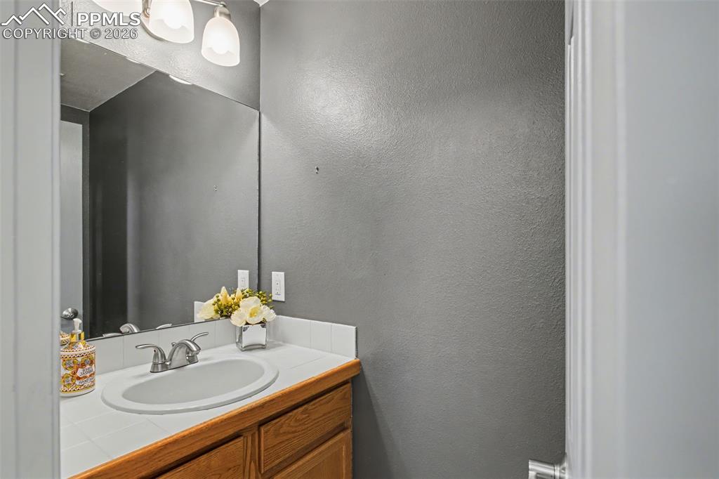 Image 16 of 37: Bathroom