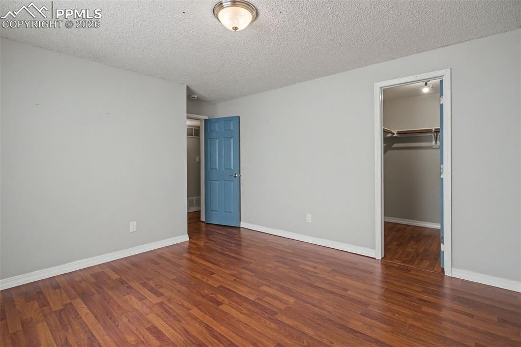 Image 31 of 37: Bedroom