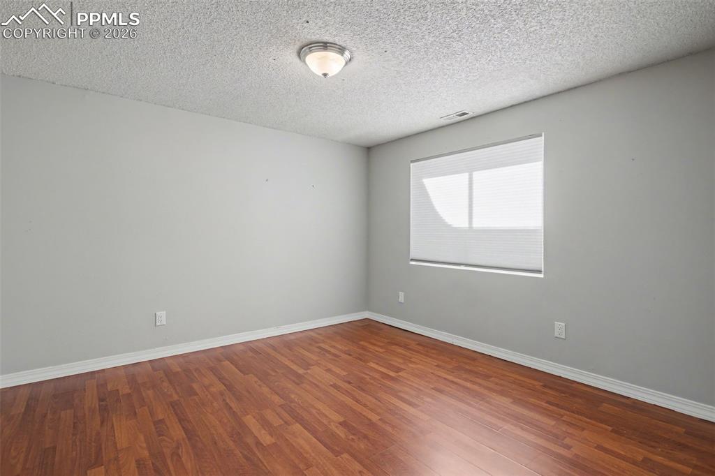 Image 32 of 37: Bedroom