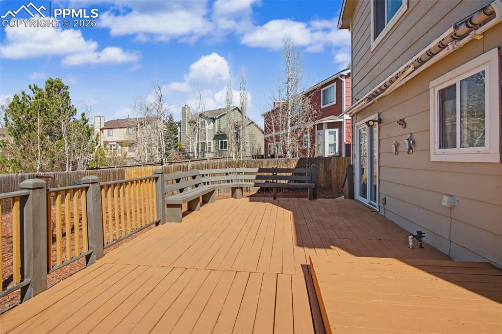 Image 36 of 37: Deck