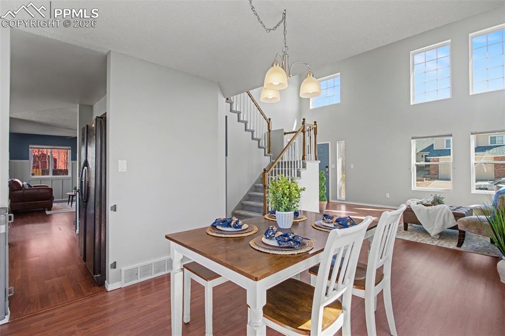 Image 7 of 37: Dining Area