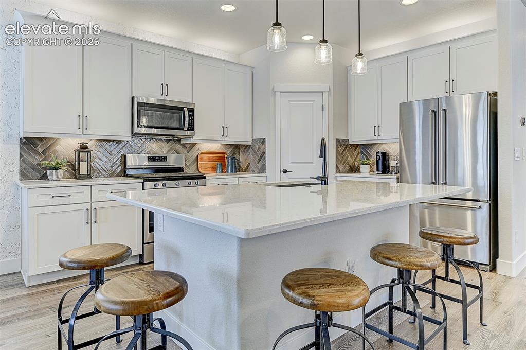 Image 15 of 47: Kitchen