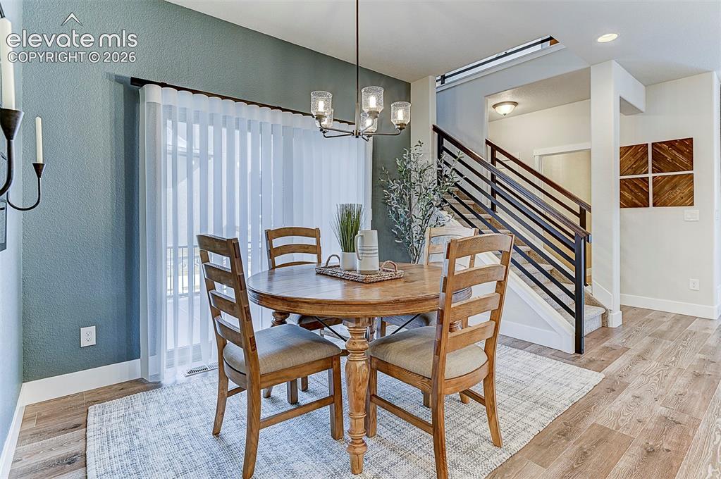 Image 18 of 47: Dining Area