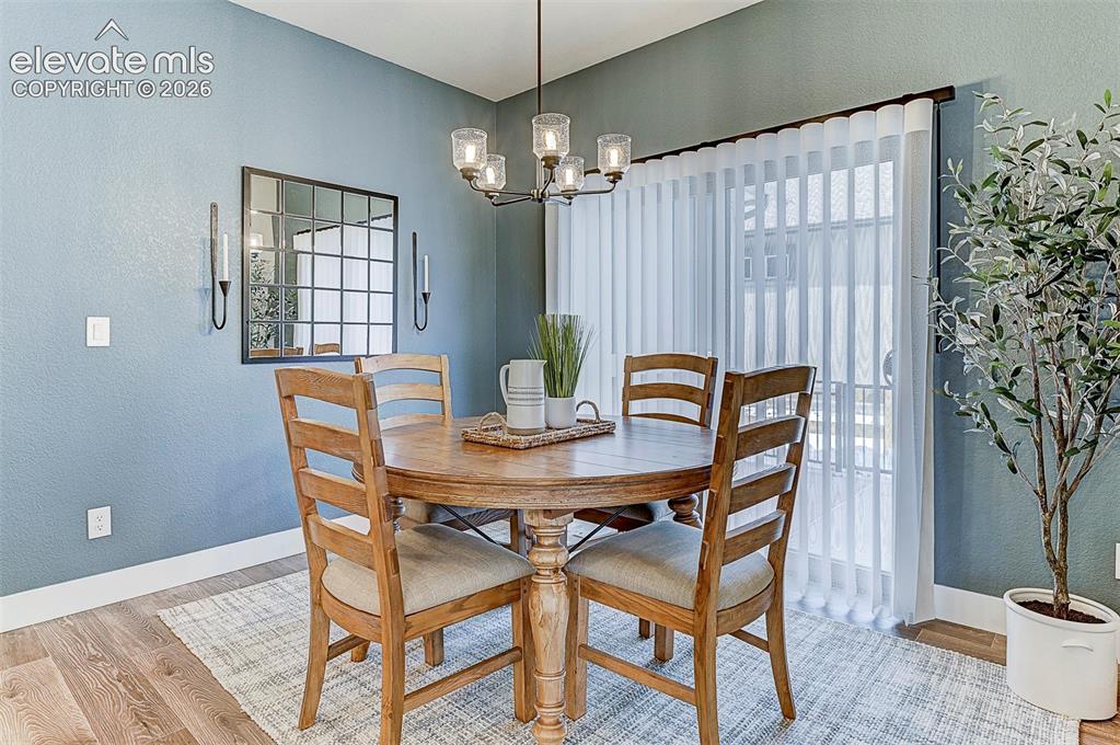 Image 19 of 47: Dining Area