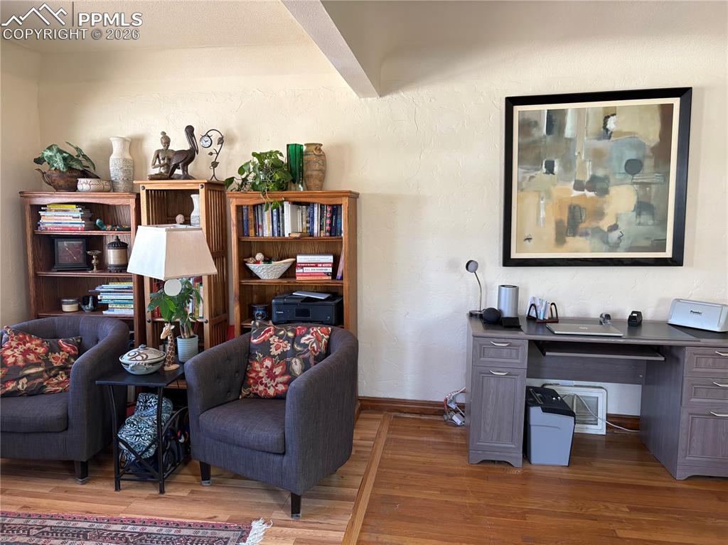 Image 10 of 10: Sitting Room