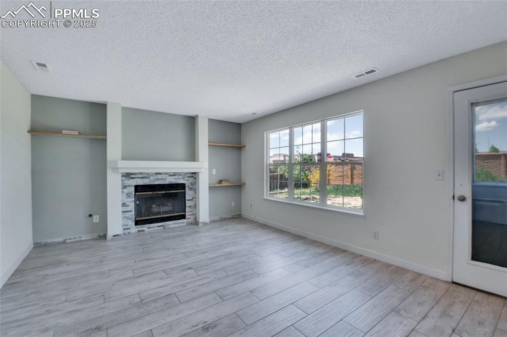 Image 13 of 40: Living Room