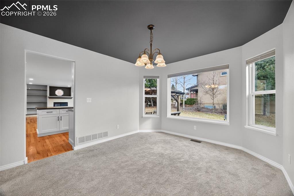 Image 11 of 48: Dining Area