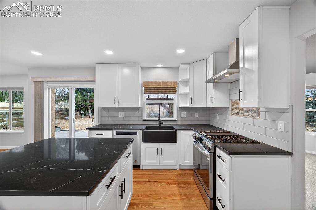 Image 12 of 48: Kitchen