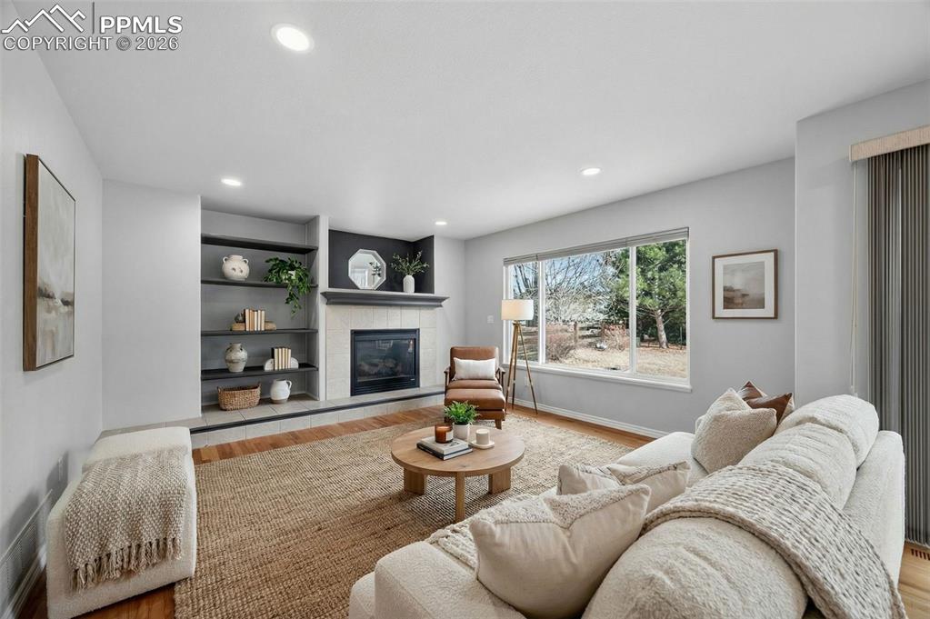 Image 18 of 48: Living Room