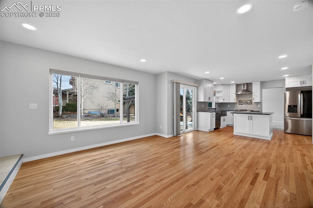 Image 20 of 48: Living Room