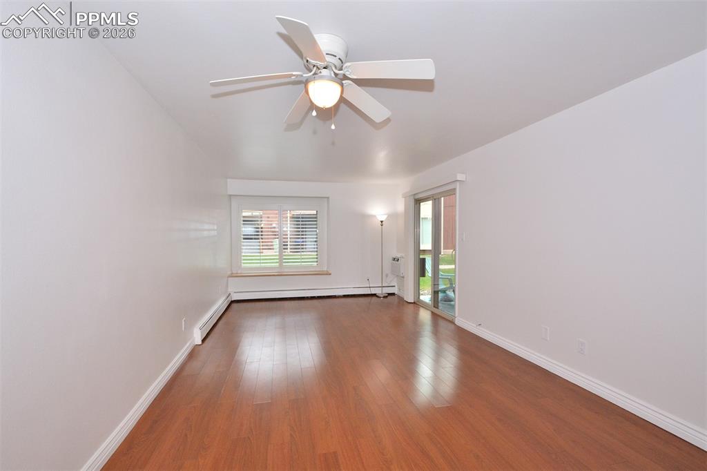 Image 5 of 20: Living Room