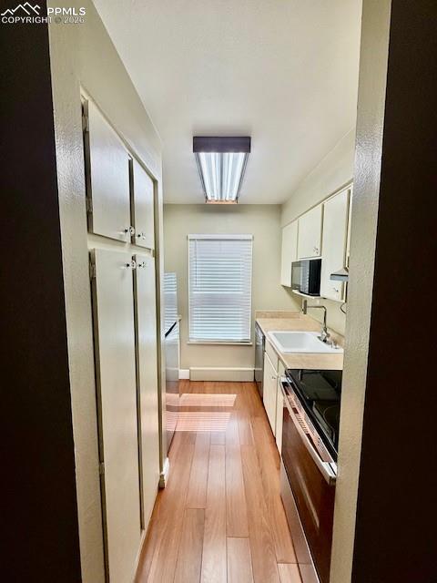 Image 7 of 20: Kitchen