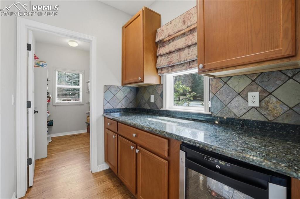 Image 10 of 46: Kitchen