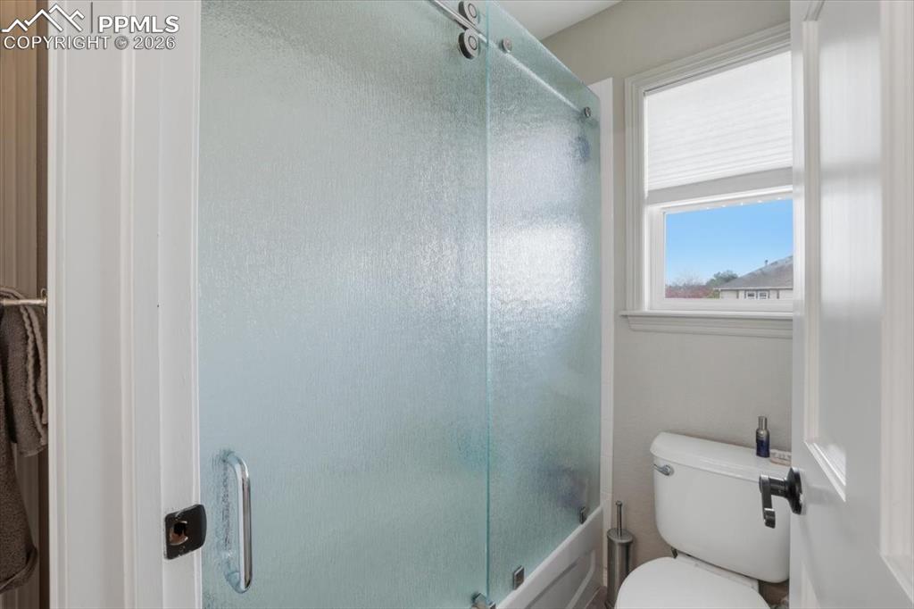 Image 24 of 46: Bathroom