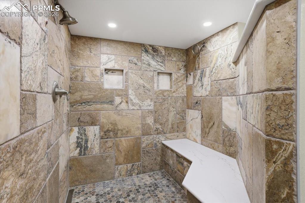 Image 36 of 46: Bathroom