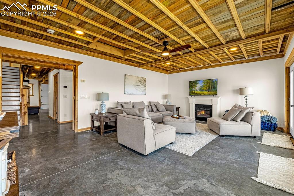 Image 10 of 42: Living Room