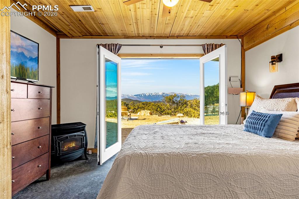 Image 13 of 42: Bedroom